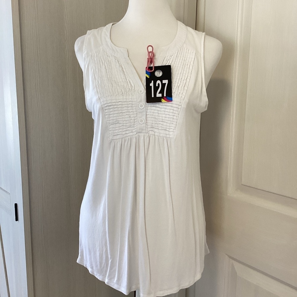 Cable & Gauge White Sleeveless Pintuck Blouse Sz M - Picture 12 of 12